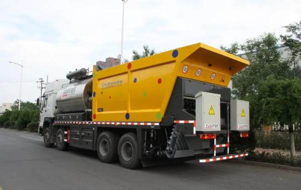 Highway maintenance technology--simultaneous gravel seal construction technology_1